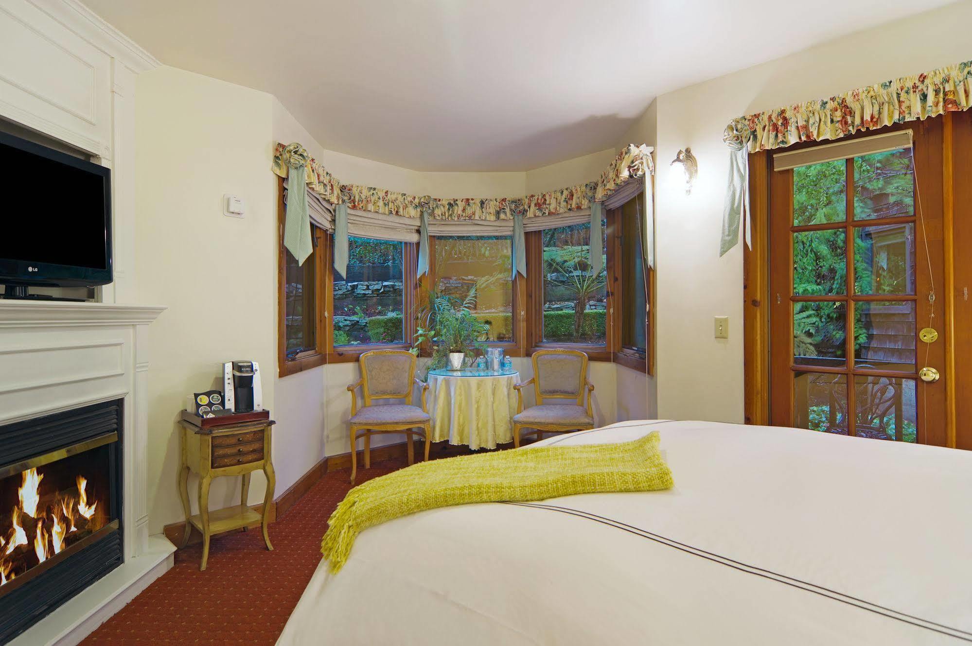 The Babbling Brook Inn Санта-Крус Экстерьер фото